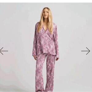 Skims Women's Pink Patterned Pajama Set